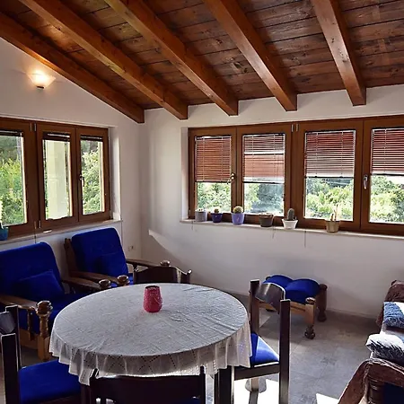 Gortan Cove - Mare - Perfect Location Apartment *