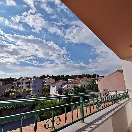 Gortan Cove - Mare - Perfect Location Apartment *